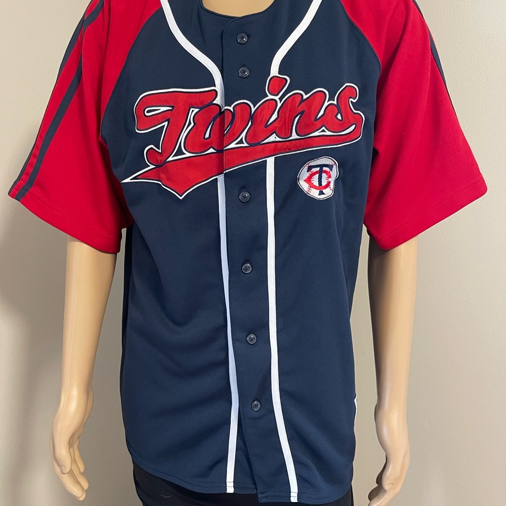 Men’s button up Twins shirt